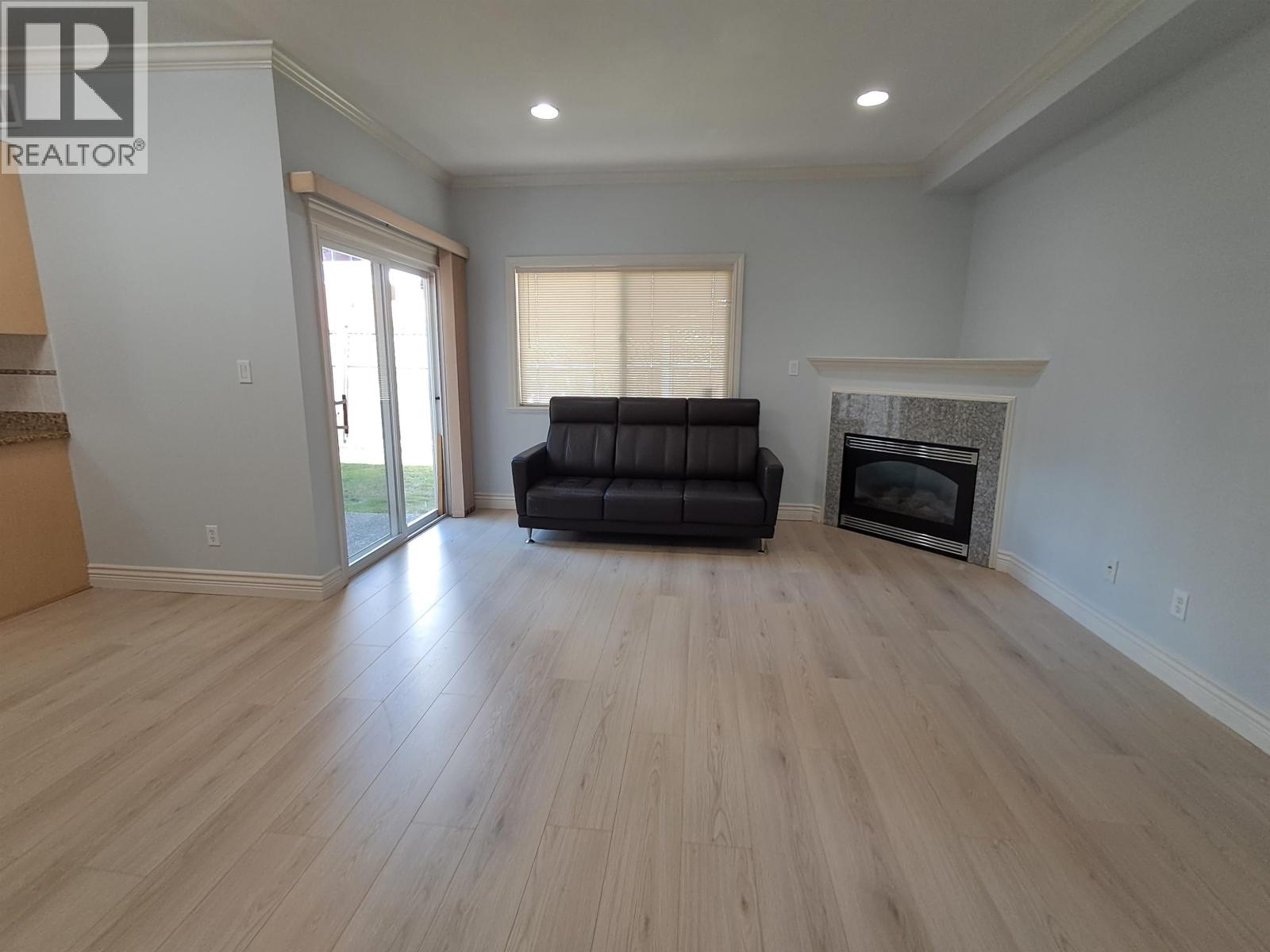 3 7433 ST. ALBANS ROAD