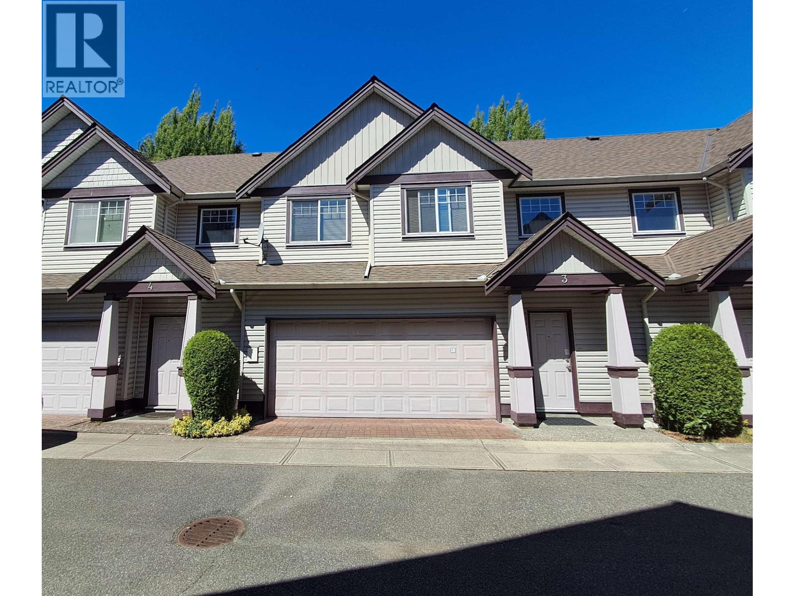 3 7433 ST. ALBANS ROAD