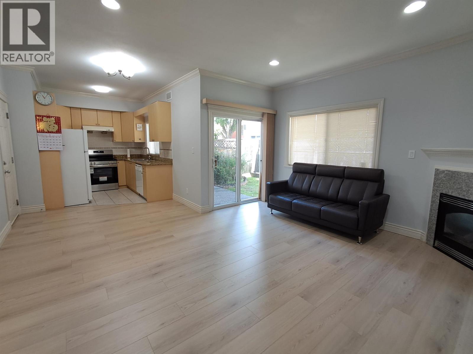 3 7433 ST. ALBANS ROAD