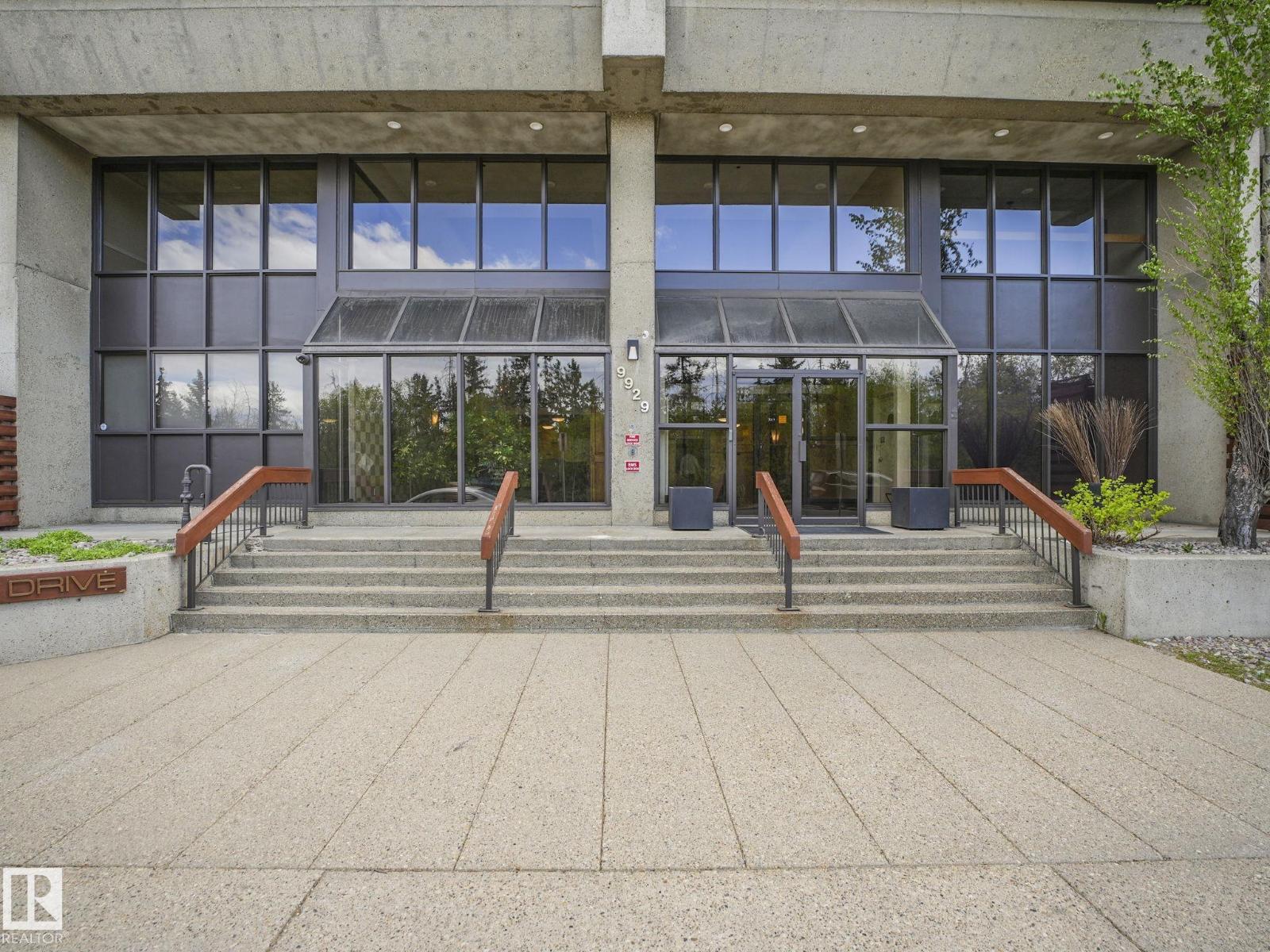 #1902 9929 SASKATCHEWAN DR NW