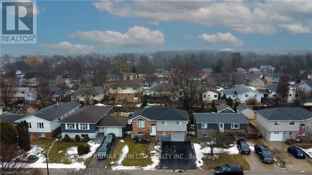 647 KENNARD CRESCENT