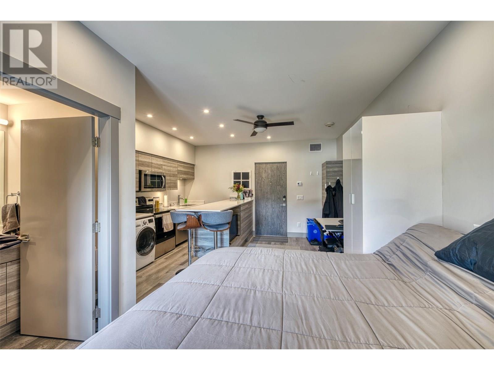 2555 Lakeshore Road Unit# 215