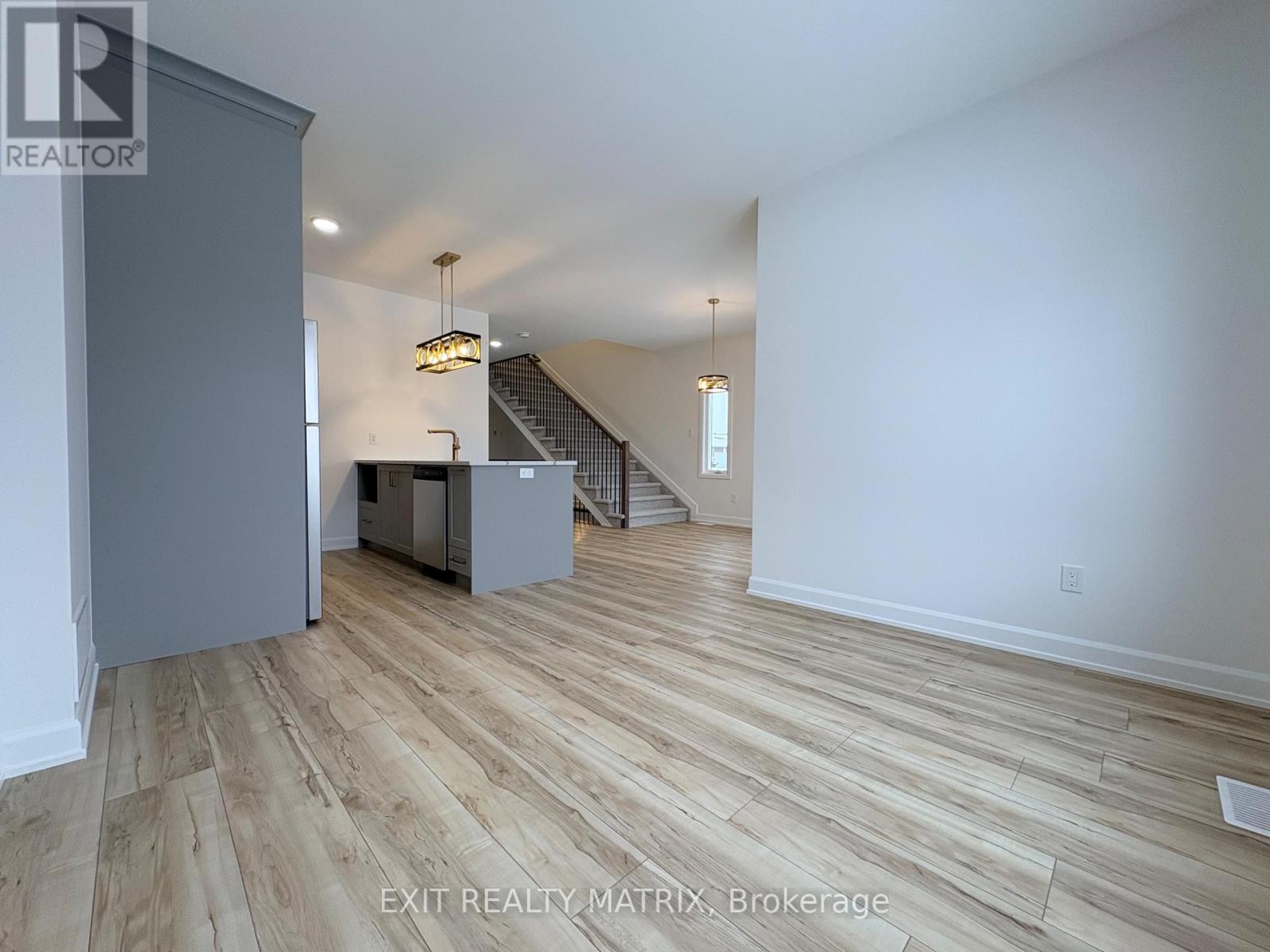 146 ELIZABETH DRIVE - Photo 4