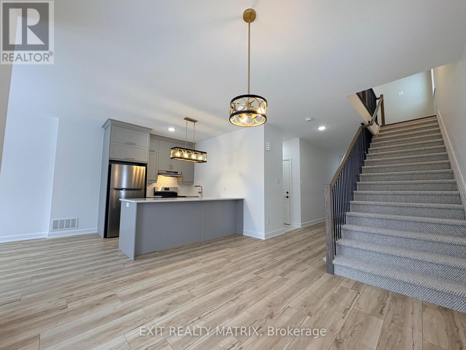 146 ELIZABETH DRIVE - Photo 2