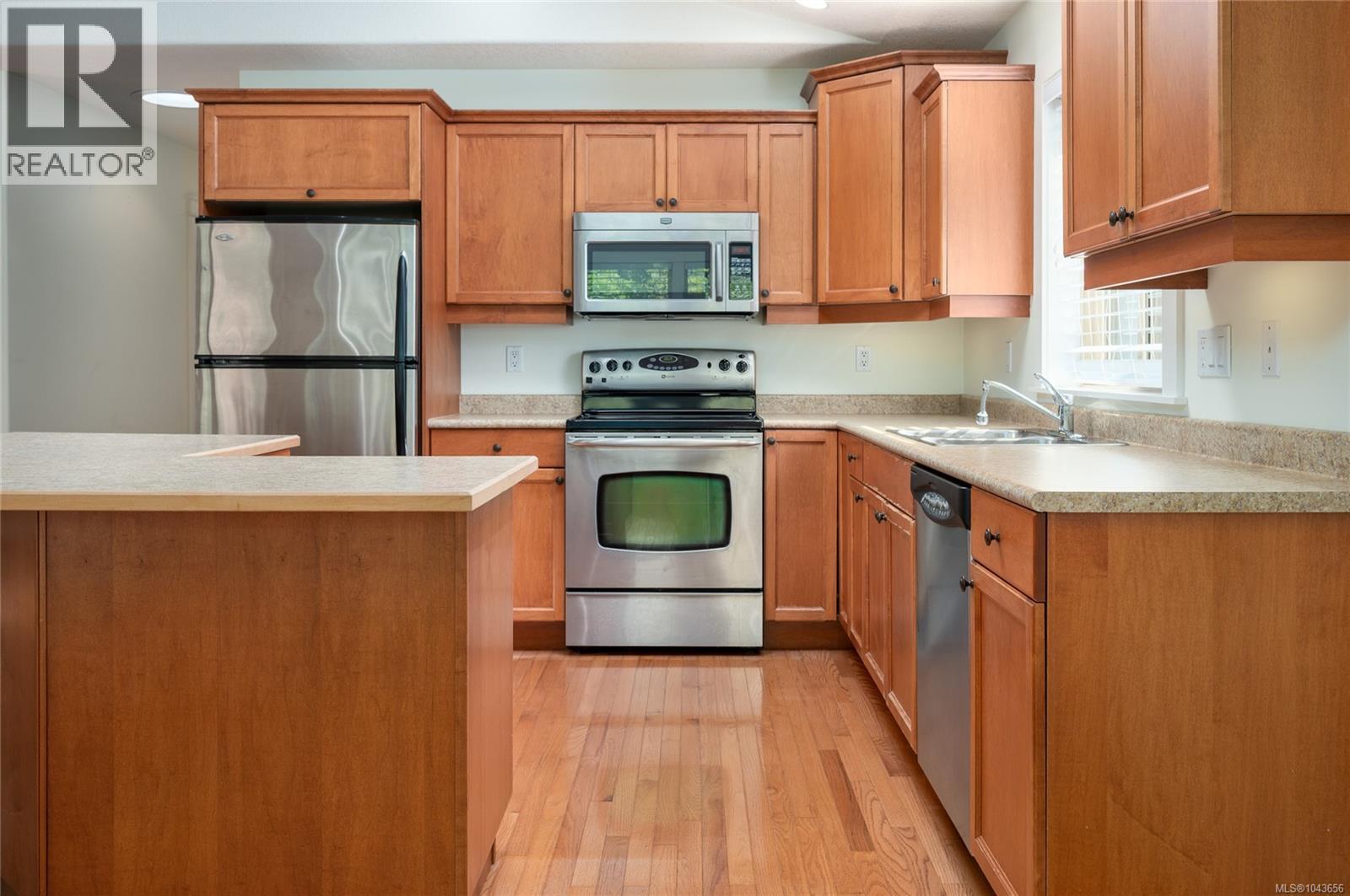 354 Davis Ave