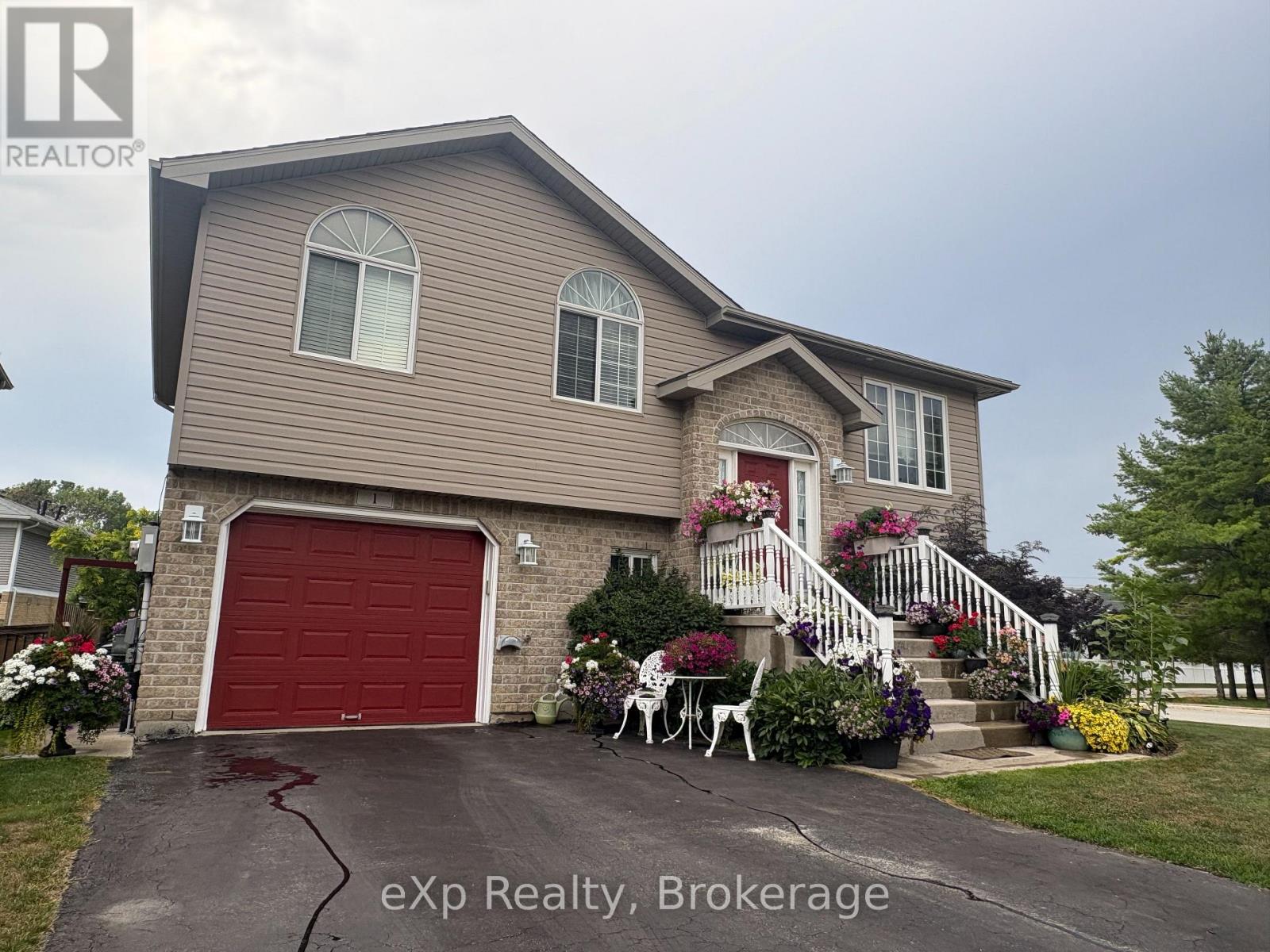 1 ST.  ANDREWS DRIVE