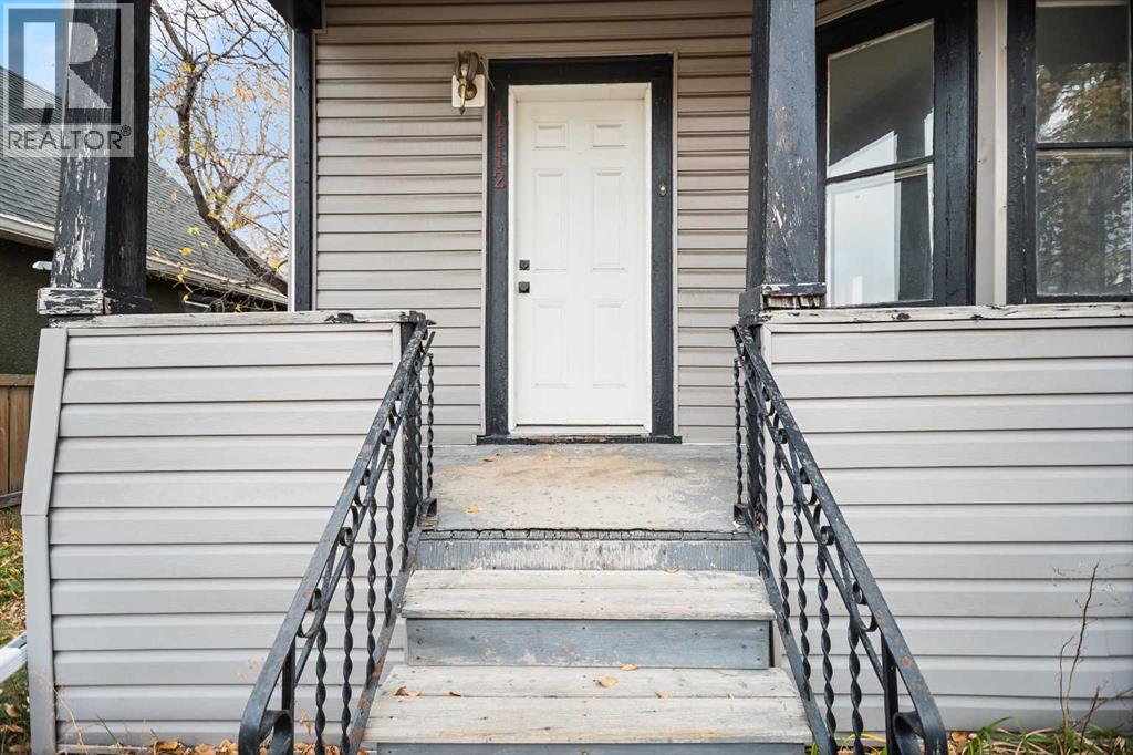 1112 8 Street SE