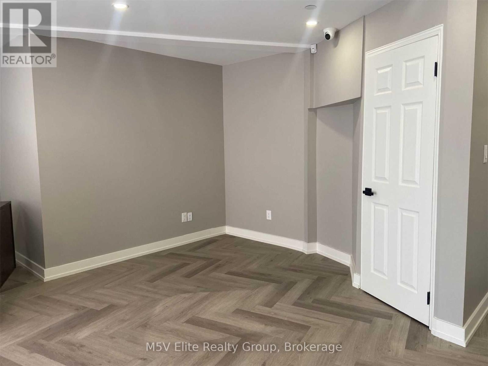 15 - 250 REGINA ROAD