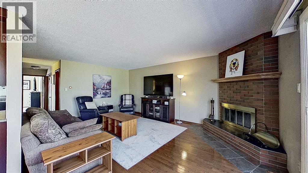 5801/5803 Dalgleish Road NW