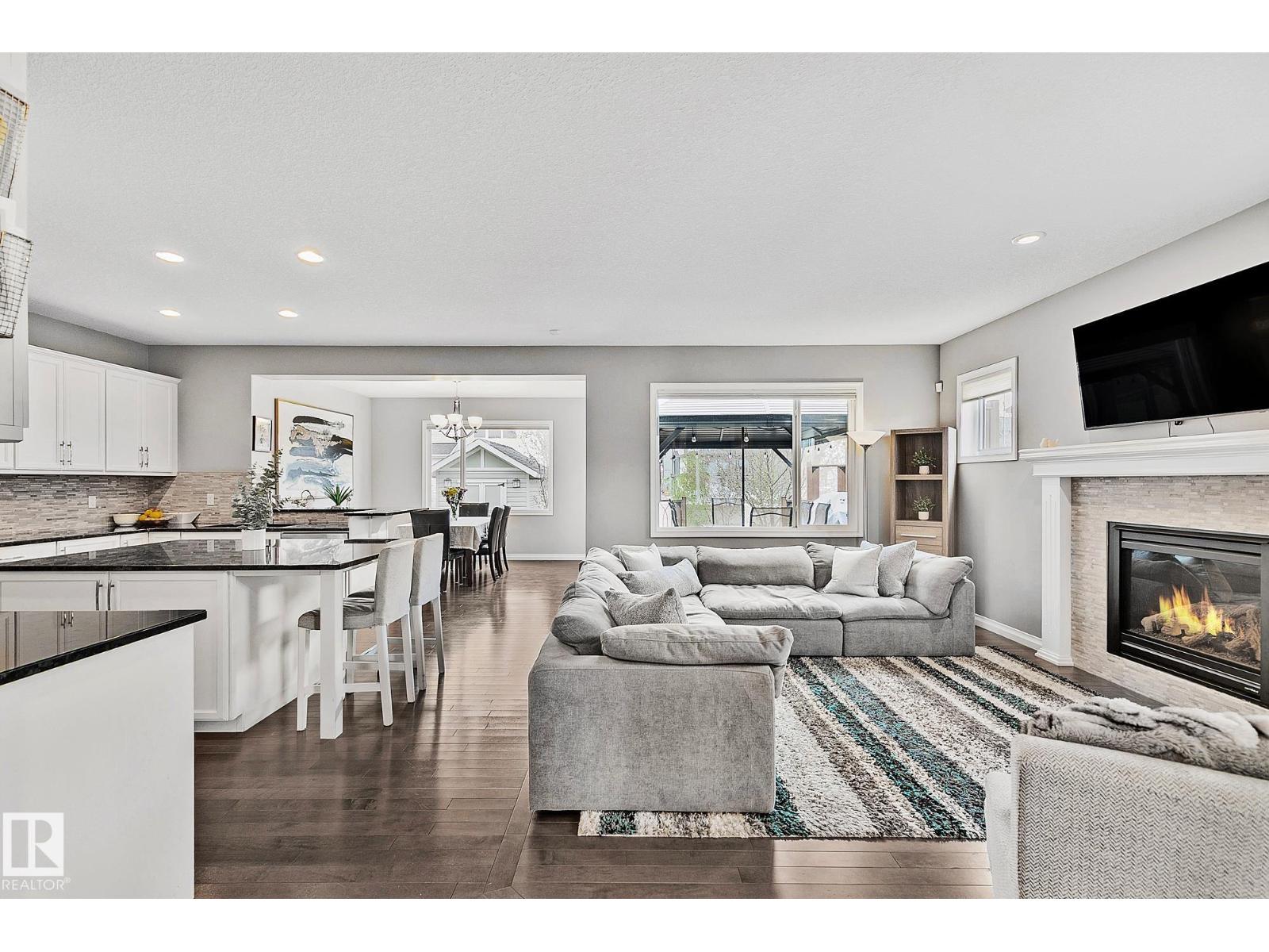 22131 95 AV NW