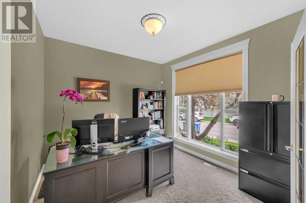 125 Strathlea Court SW