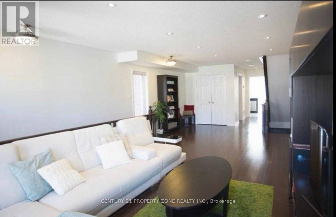 Photo 1 of 17 — 1041 ELLESMERE ROAD N, Toronto (Dorset Park), ON M1P2X1