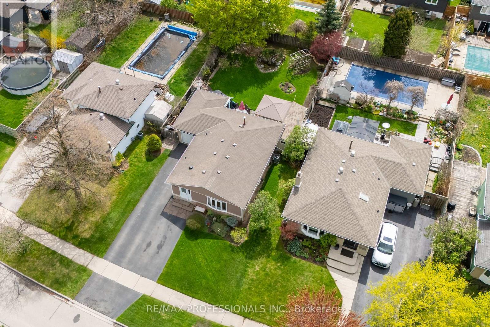 868 GOVERNORS COURT