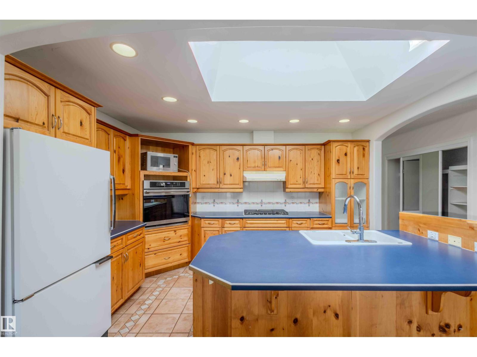6007 10 AV NW