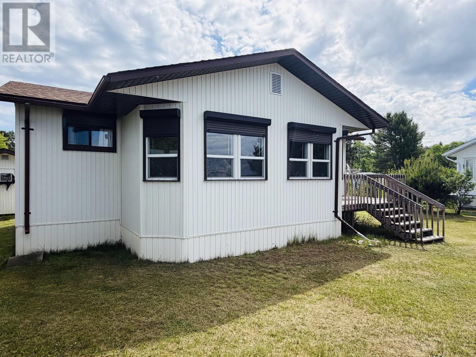 224 Lakeshore DR
