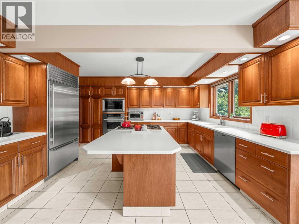 146 Edgeview Road NW