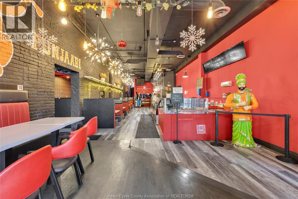 251-271 Ouellette AVENUE