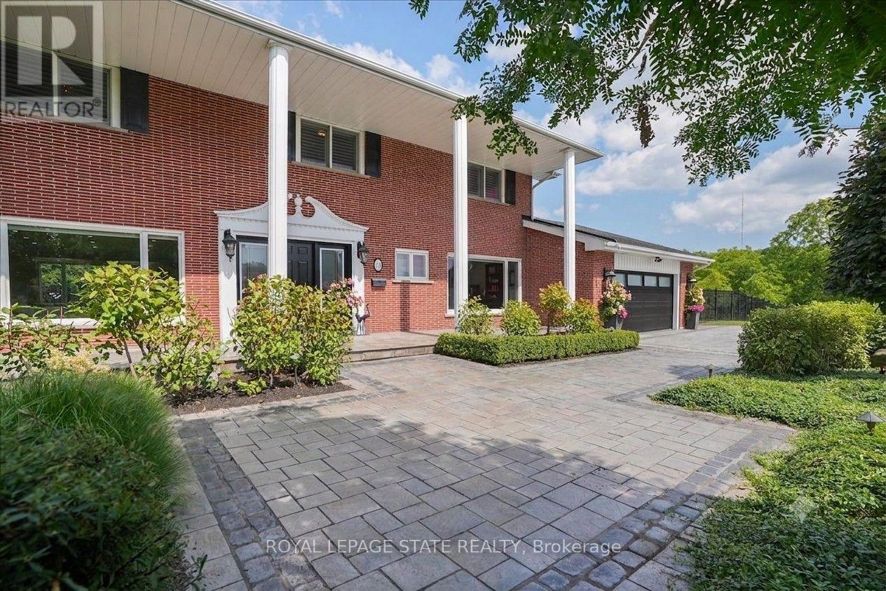 10 AZALEA COURT