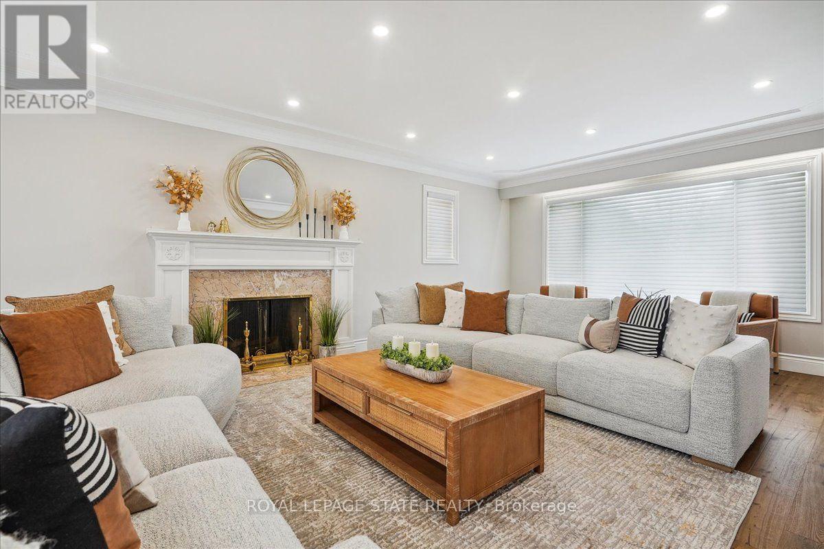 10 AZALEA COURT