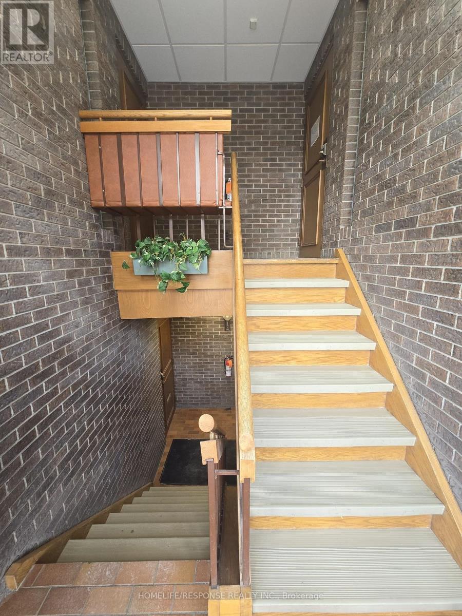 4 - 1454 KING STREET E