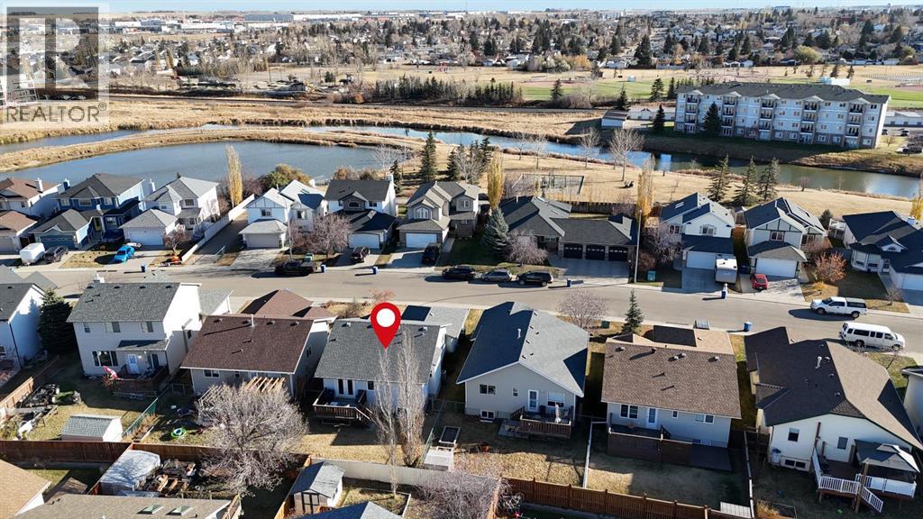 33 Willowbrook Crescent NW