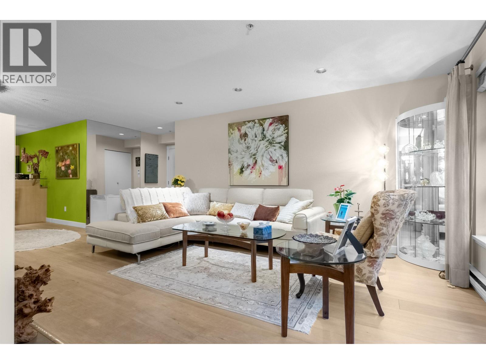 104 3750 EDGEMONT BOULEVARD