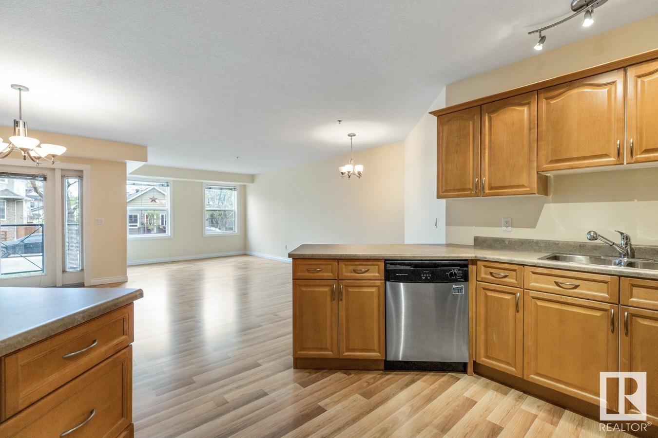 #102 9739 92 ST NW NW