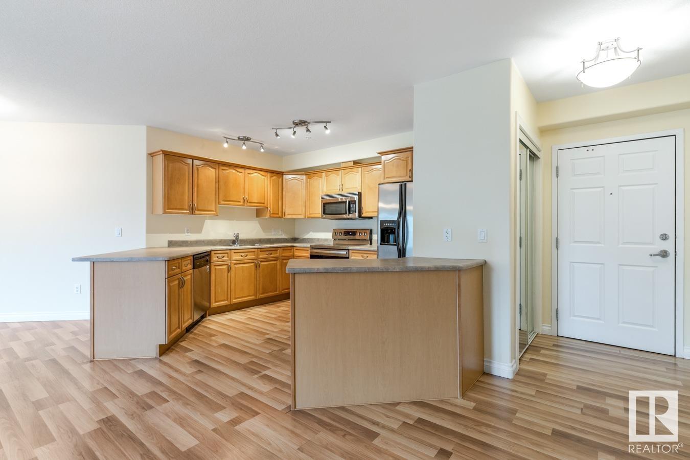 #102 9739 92 ST NW NW