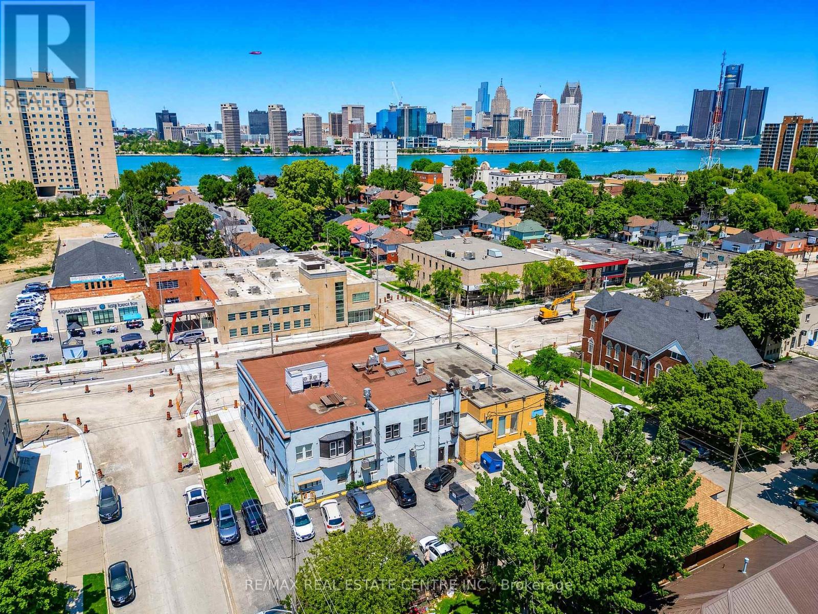 1139-1175 UNIVERSITY AVENUE W