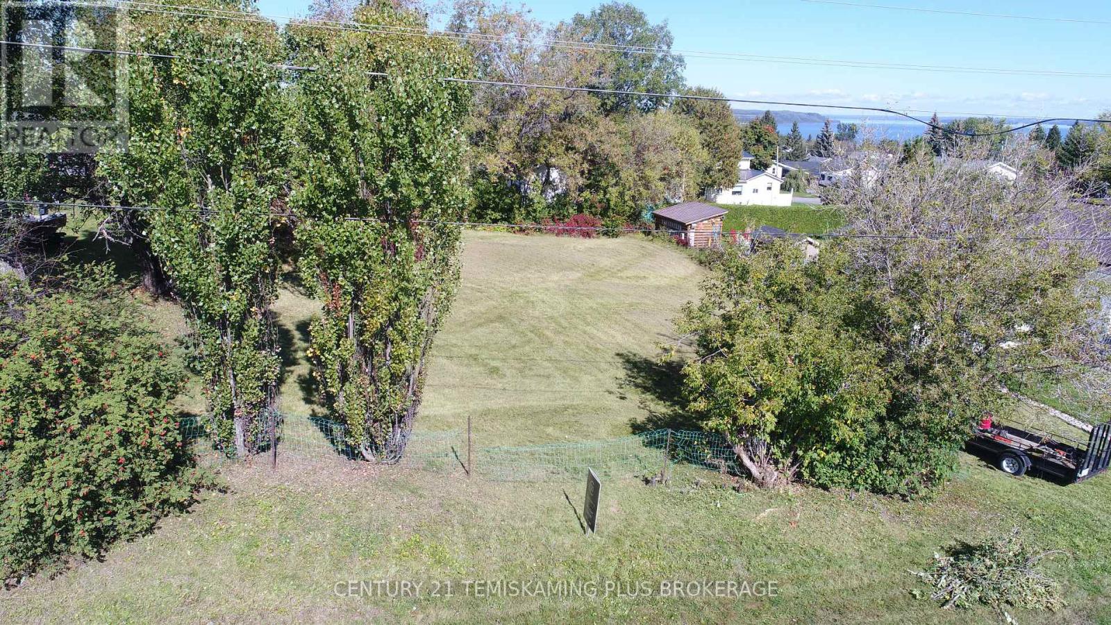 141-142 ALGONQUIN DRIVE