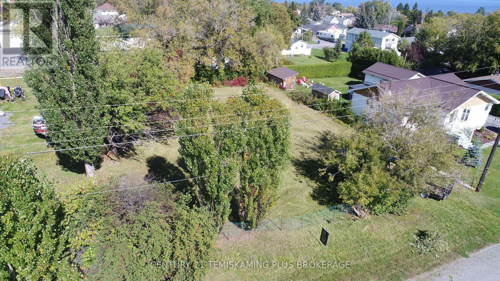141-142 ALGONQUIN DRIVE