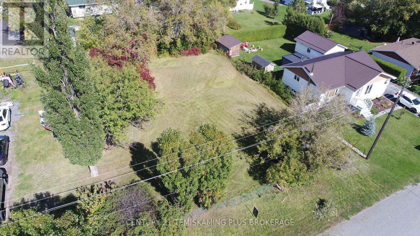 141-142 ALGONQUIN DRIVE