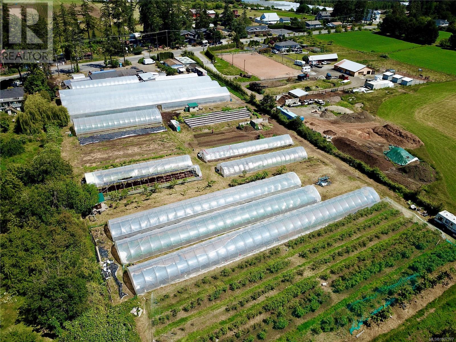 8214 East Saanich Rd