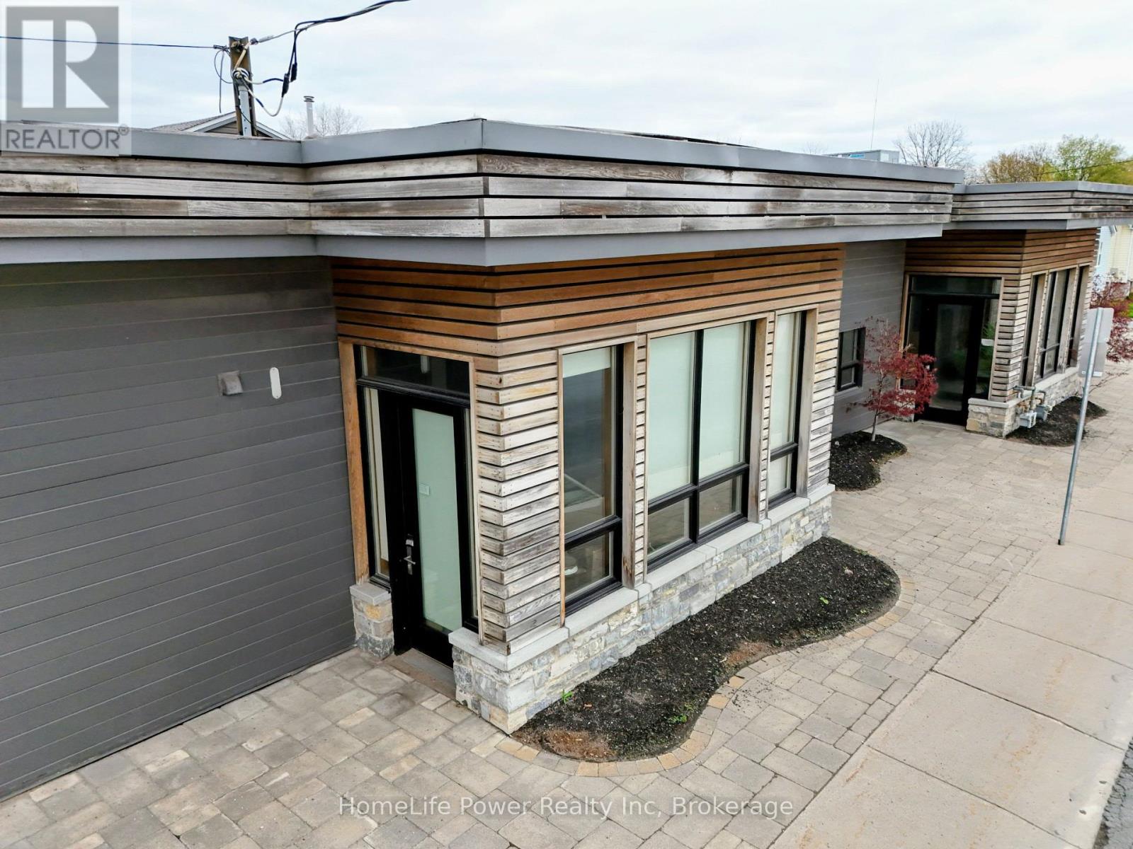 3 - 141 HICKSON AVENUE