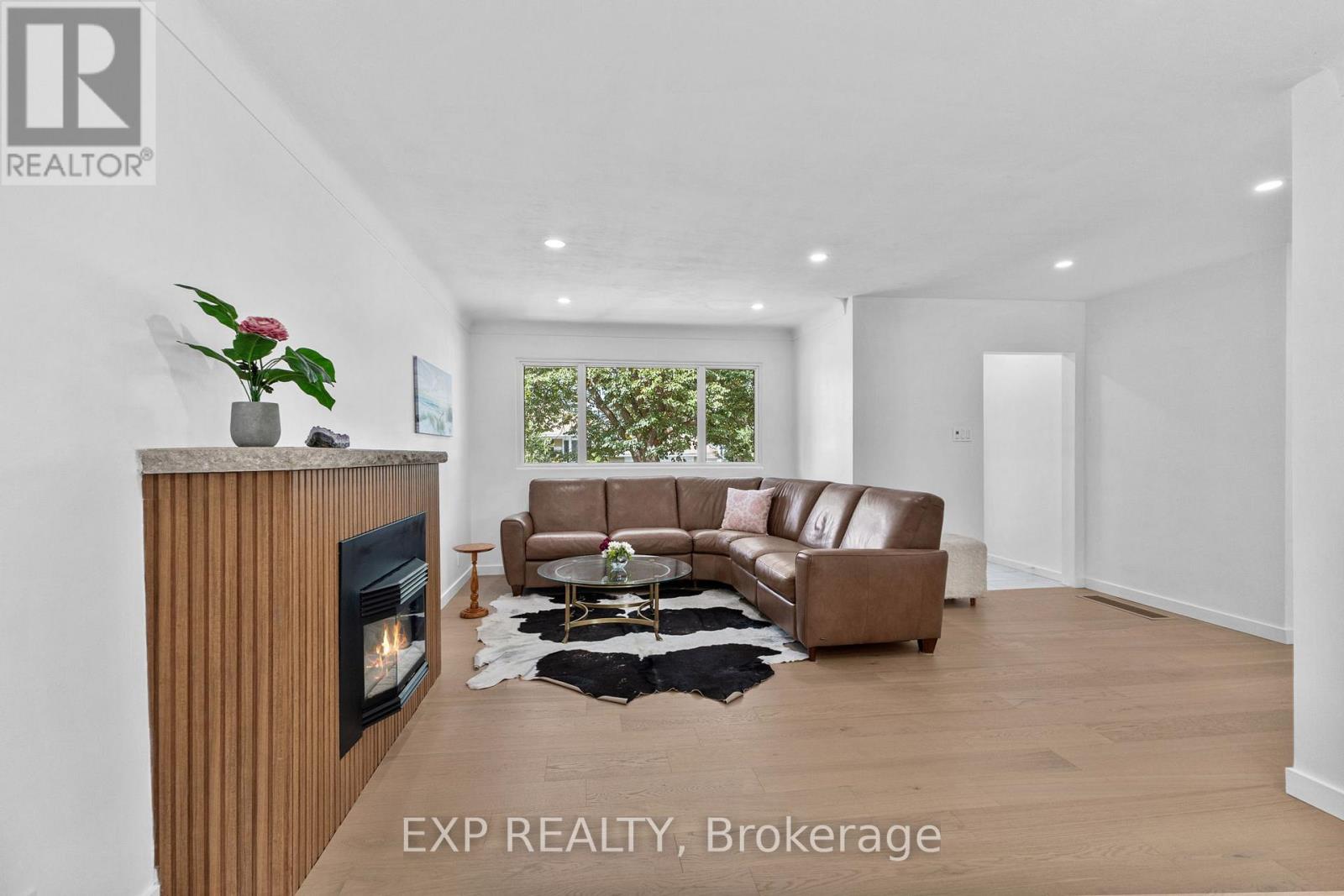 1502 FARNSWORTH AVENUE