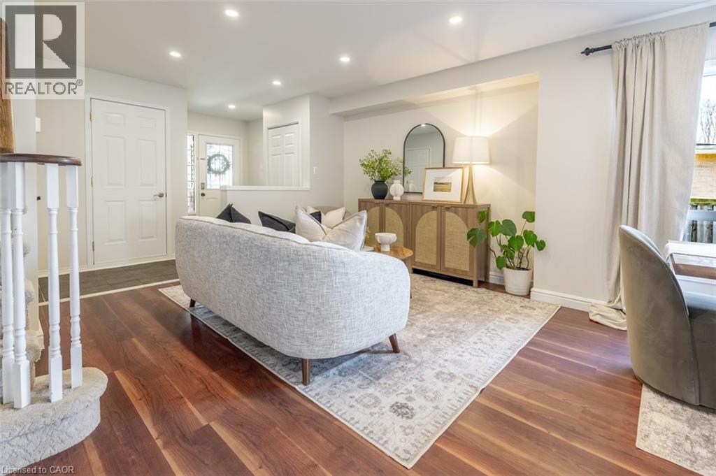 53 DILLS Crescent
