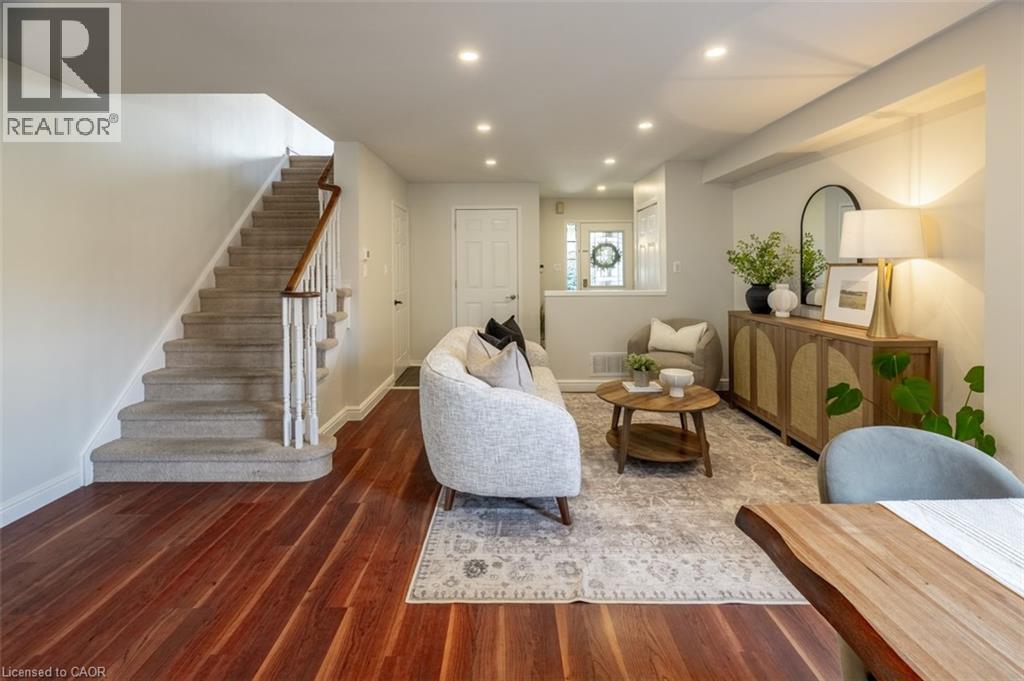 53 DILLS Crescent
