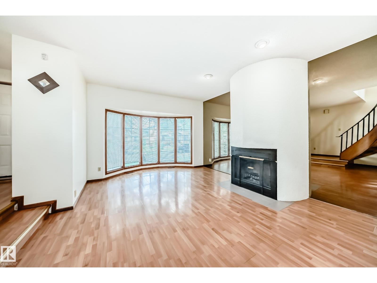 12247 12249 91 ST NW