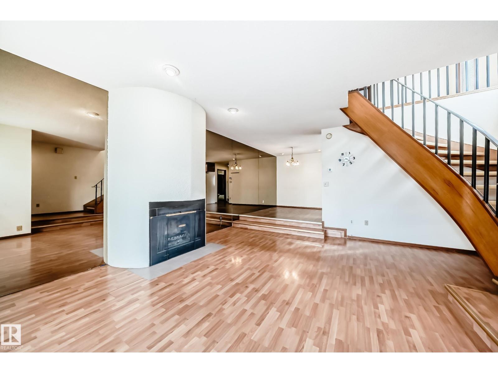 12247 12249 91 ST NW