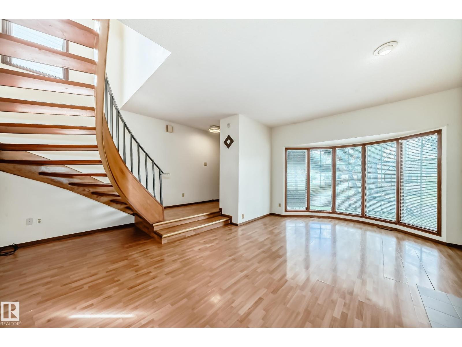 12247 12249 91 ST NW