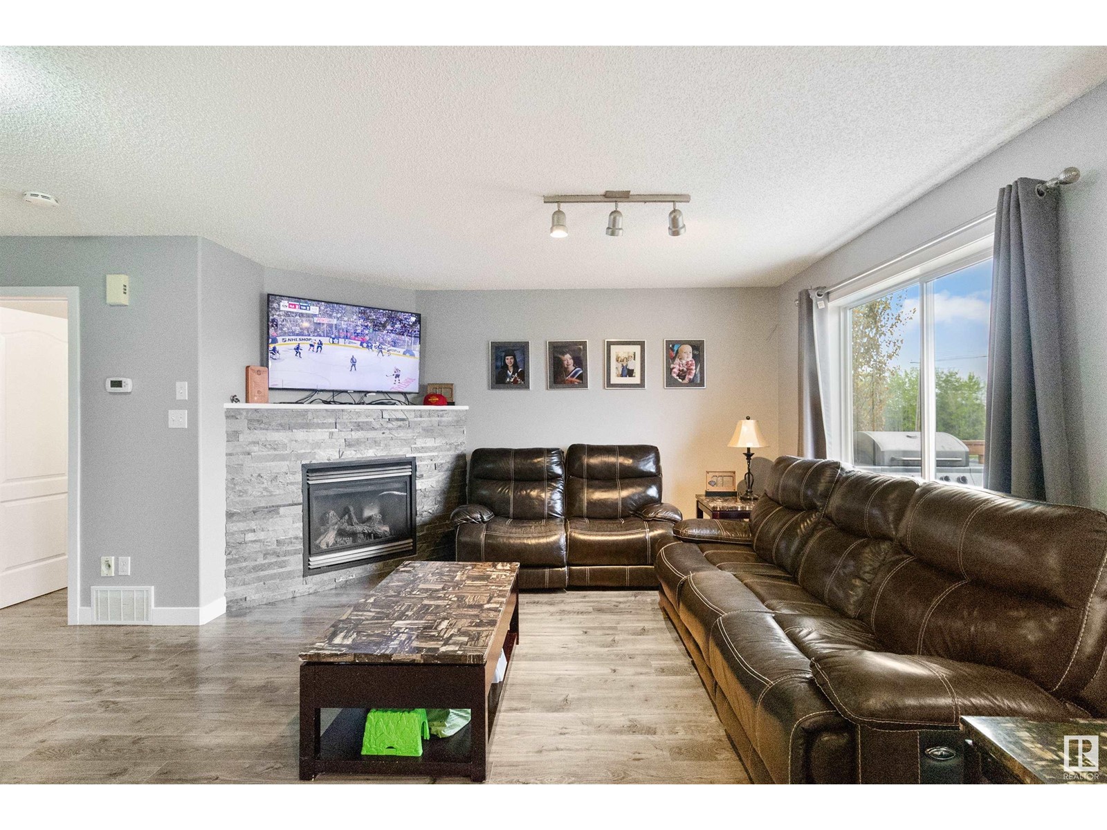 91 CHESTERMERE DR