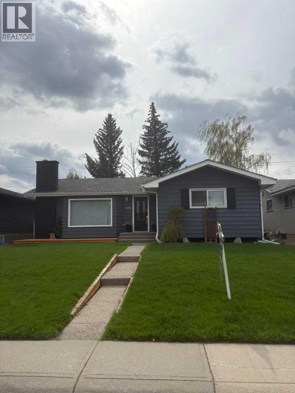 425 Woodland Crescent SE