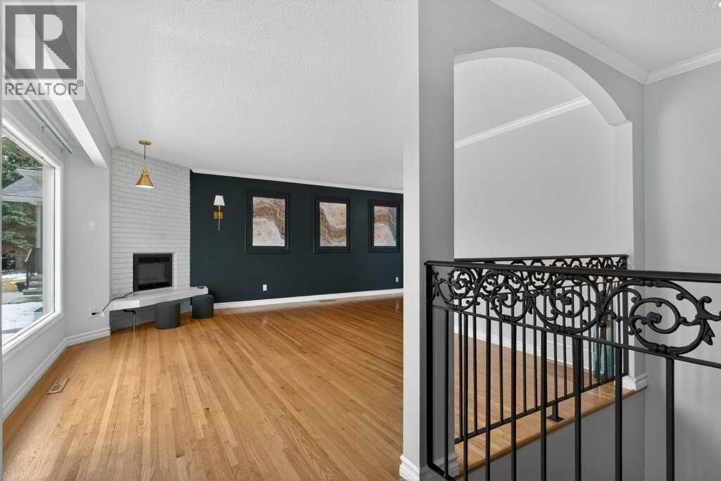 425 Woodland Crescent SE