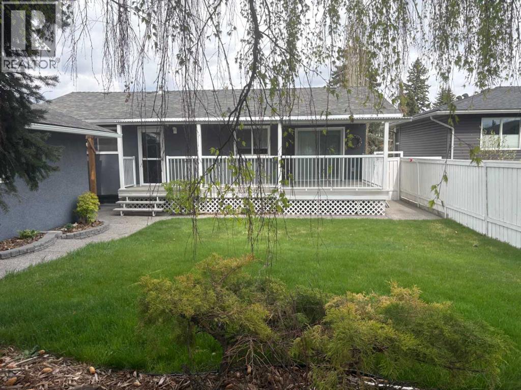 425 Woodland Crescent SE