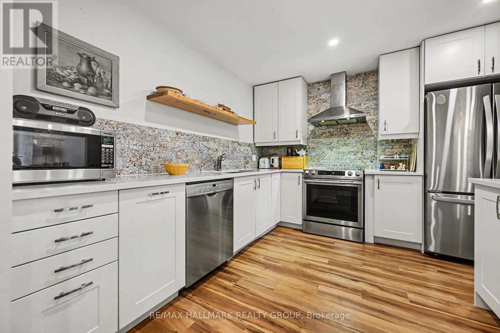 206 - 1 ROSAMOND STREET E