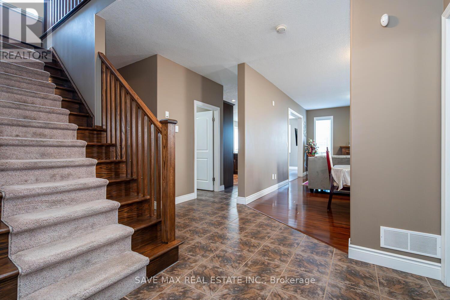 315 THORNHILL PLACE
