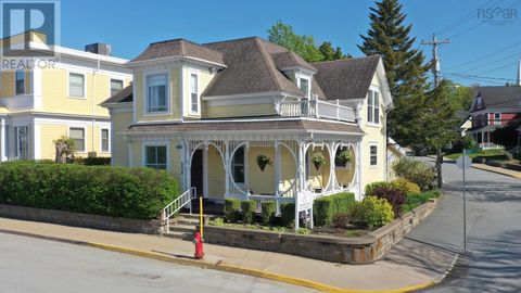 558 Main Street Mahone Bay NS B0J2E0