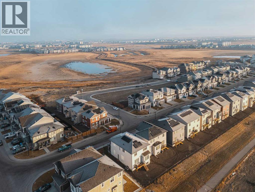 12 CITYSIDE Crescent NE