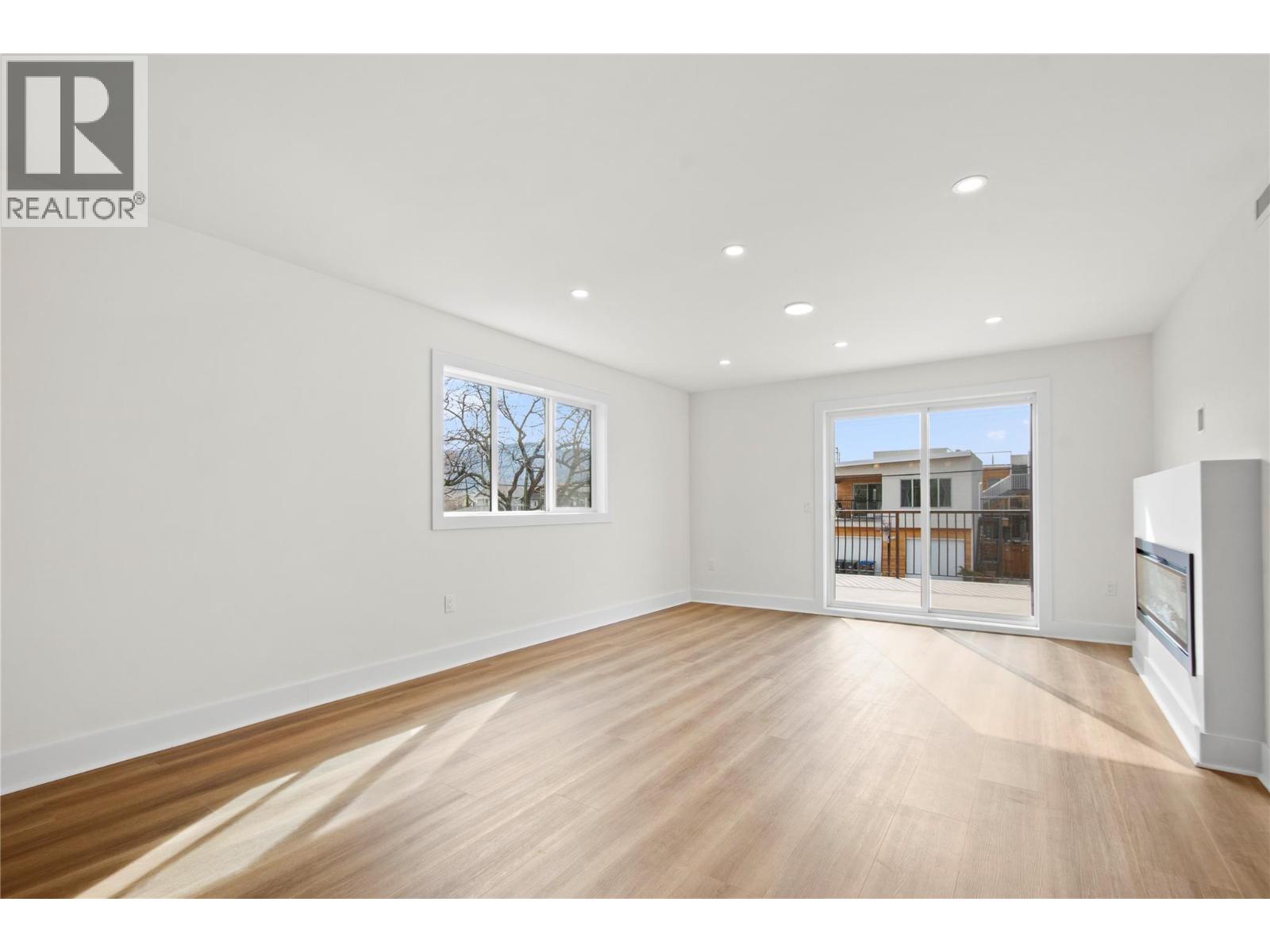 578 Lakeshore Drive Unit# 203