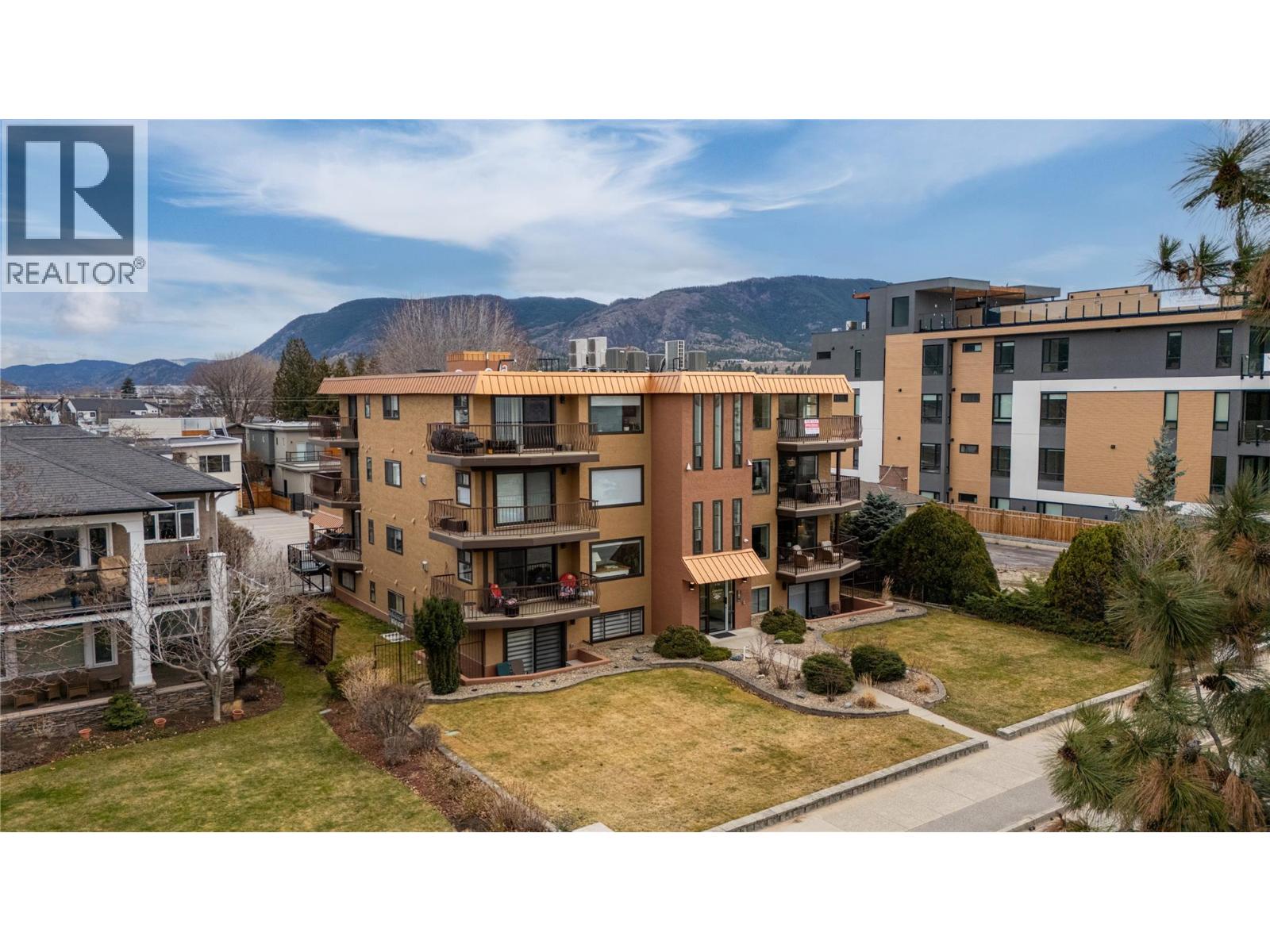 578 Lakeshore Drive Unit# 203